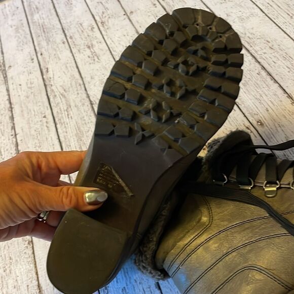 MUDD Ridge Grey Fur Trim Chunky Heel Lug Sole Ankle Boots size 9.5 - Picture 5 of 6